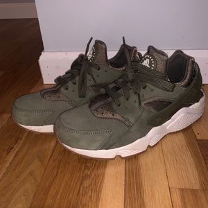 Nike Huaraches Green